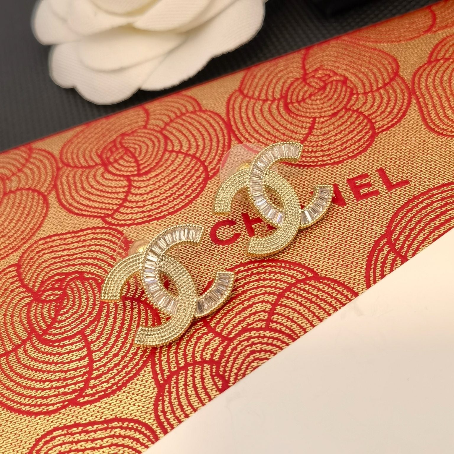 New Shiny Diamond Stitching Logo Earrings